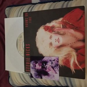 1989 STEVIE NICKS bubdle Rooms On Fire/Alice-7” 45RPM  protected concert MAGNET